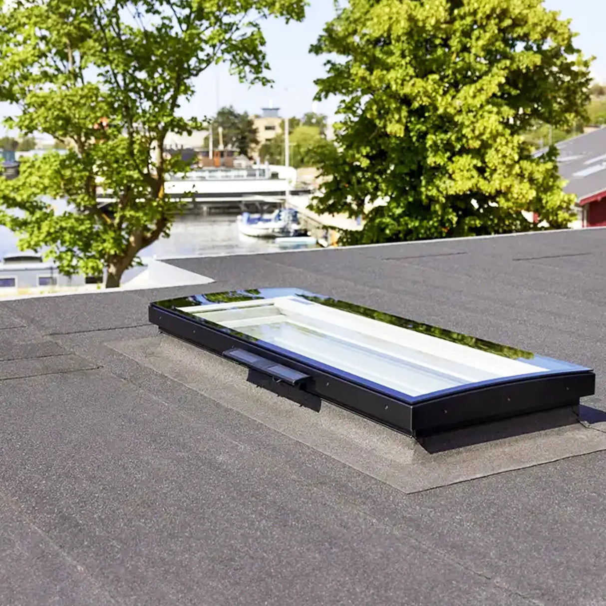 Finestra tetti piani con vetro curvo Velux CVU S3X102