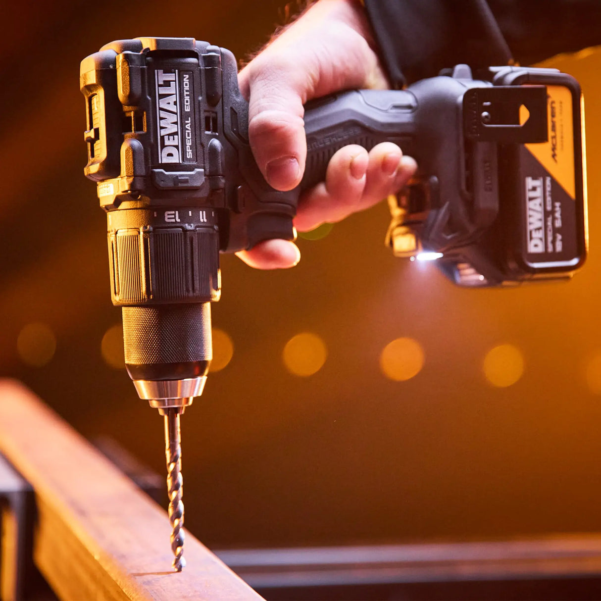 Combo Kit Dewalt McLaren DCK2222MP2T-QW 18V 5Ah