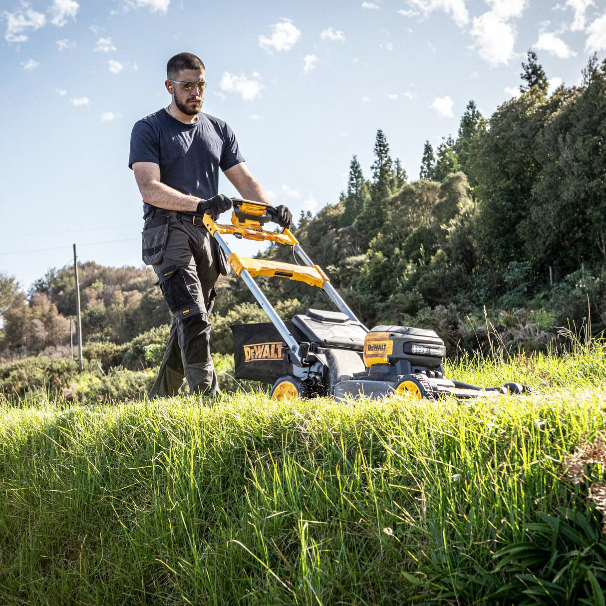 Self-propelled lawnmower Dewalt DCMWSP660N-XJ 54V