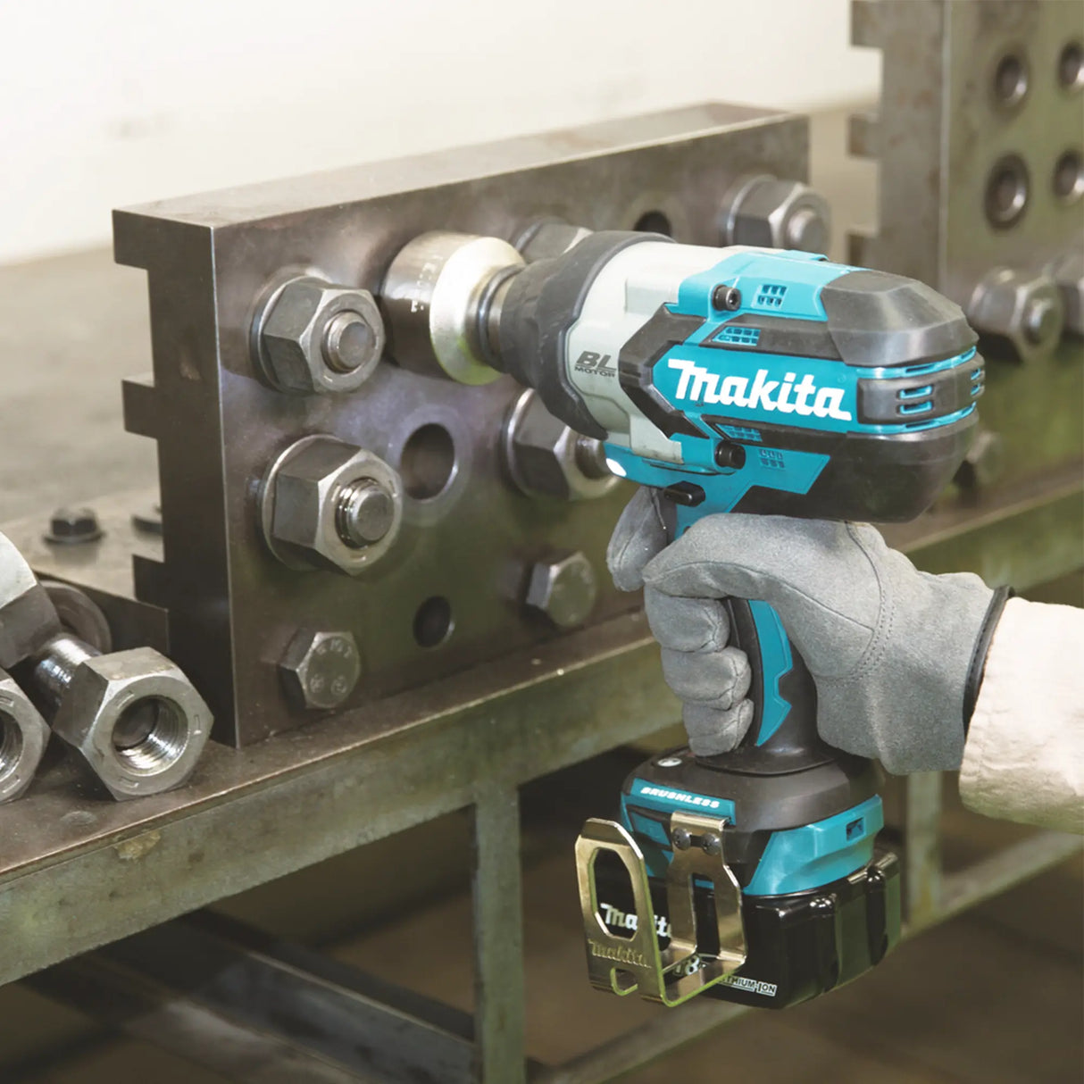 Avvitatore Impulsi Makita DTW1001RTJ 18V 5Ah