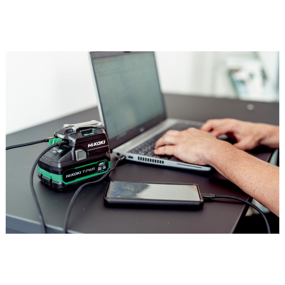 UC18DAW4Z - HiKOKI UC18DAW4Z 18V USB Adapter and Charger - Image 5