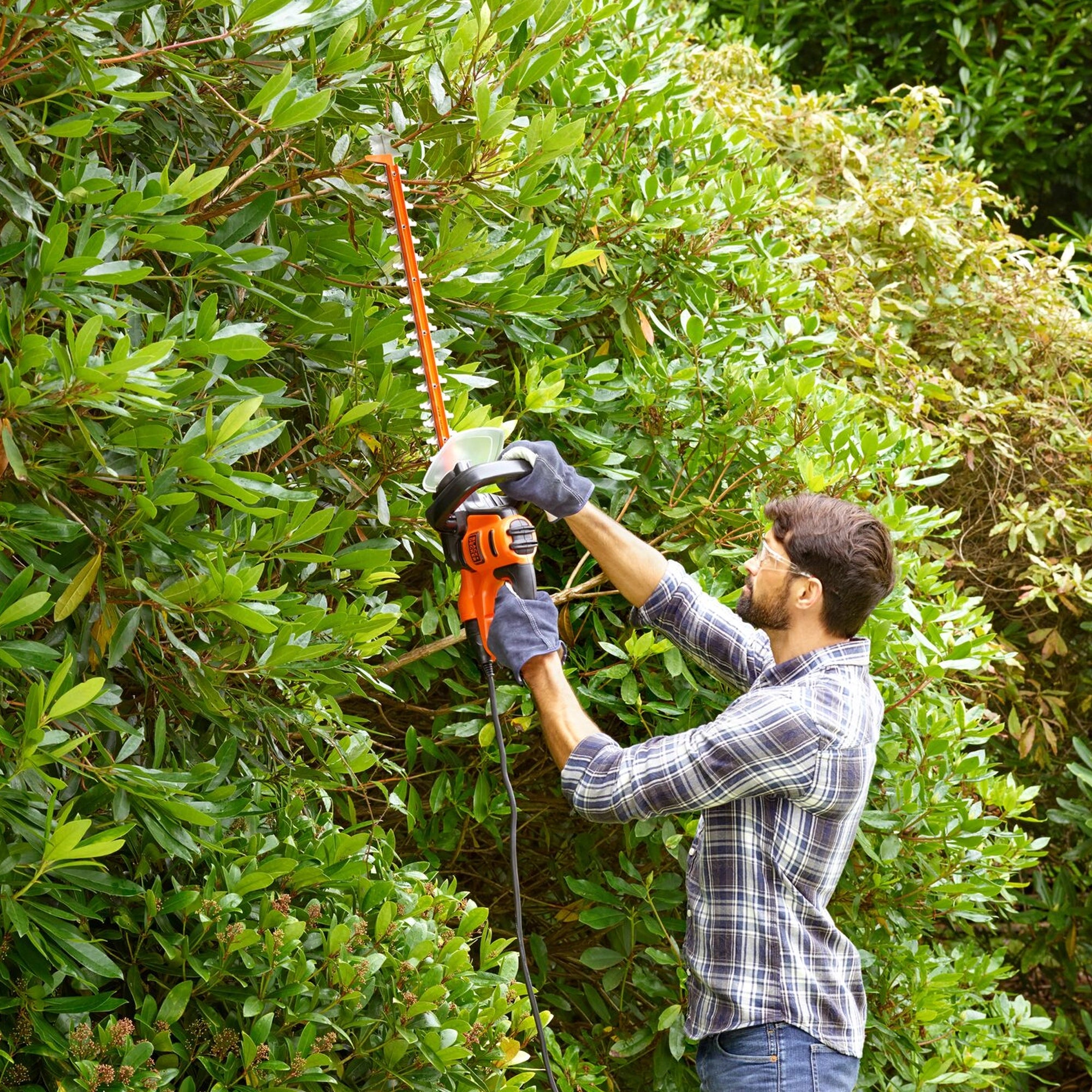 Black+Decker BEHTS401-QS Hedge Trimmer - Thumbnail 4