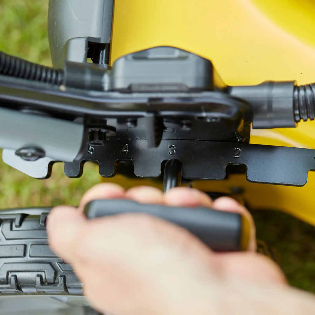 Rasaerba Semovente Stanley SFMCMS2653B-XJ V60 54V 5Ah