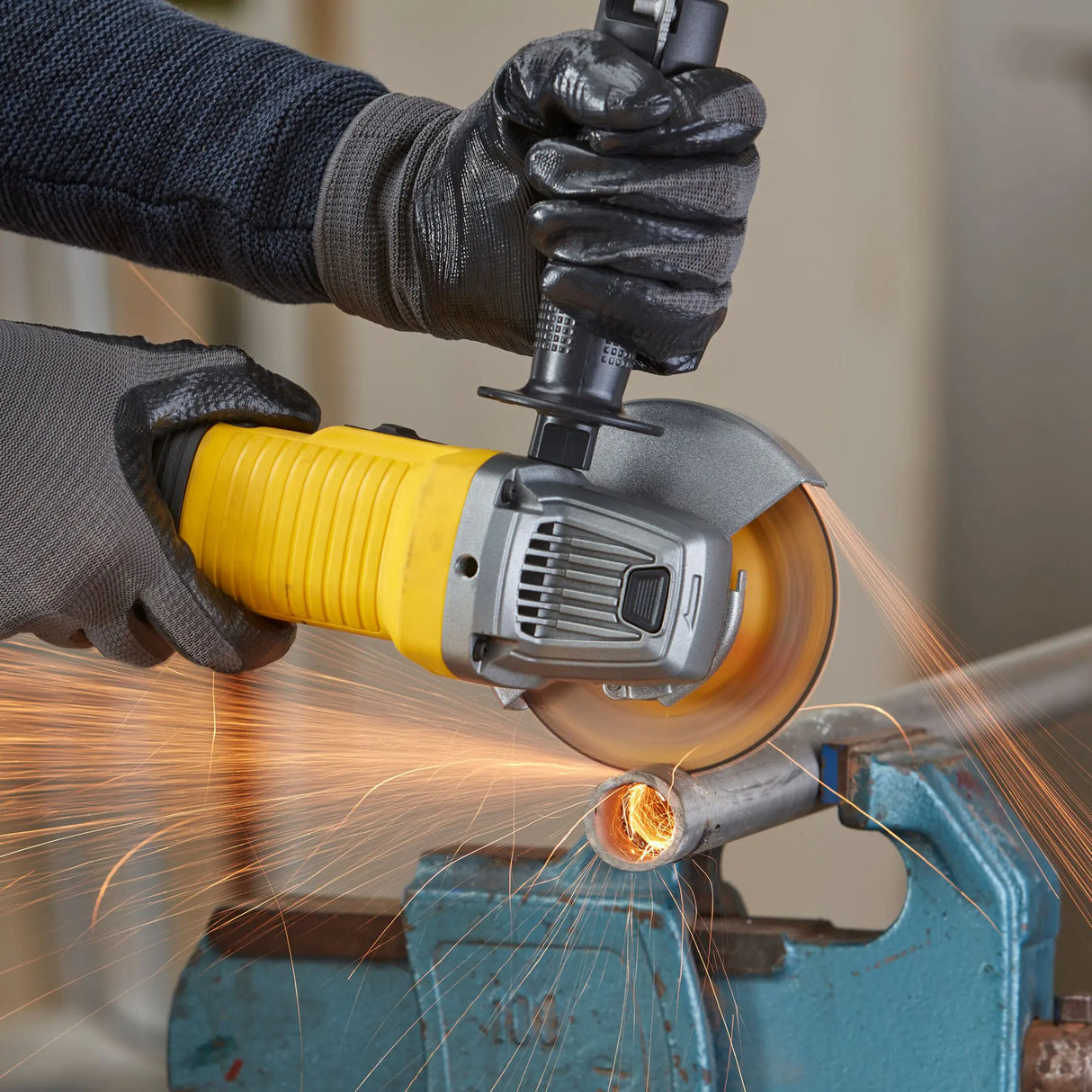 Angle Grinder Stanley FMEG210-QS 850W