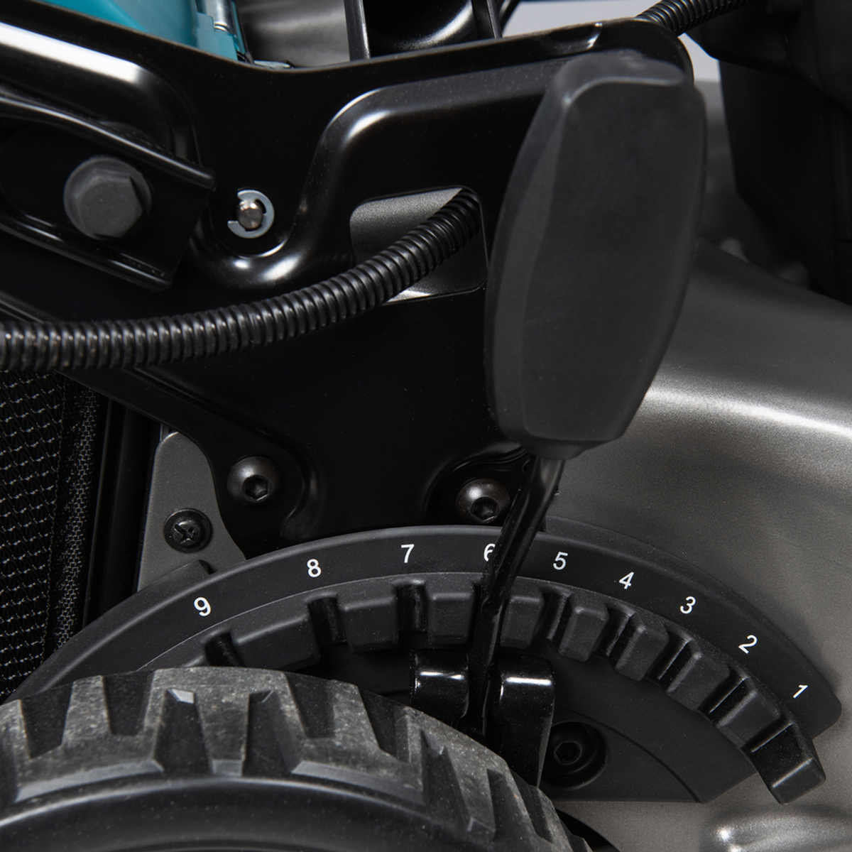 LM001GT201 - Battery-Powered Lawnmower Makita LM001GT201 XGT 40V 480mm Self-Propelled - Image 11